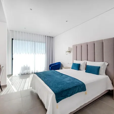 Couette-café Luna 4*